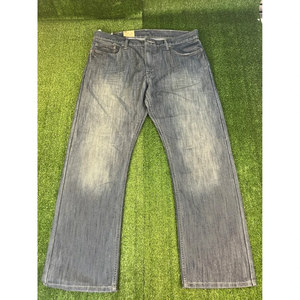 NWT Levis 514 Straight Fit Jeans Mens 38x30 Medium Wash Blue Denim